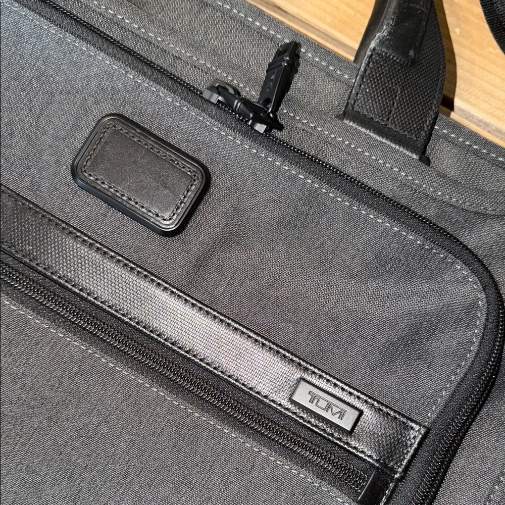 Tumi Alpha 2 Slim Deluxe Portfolio Bag